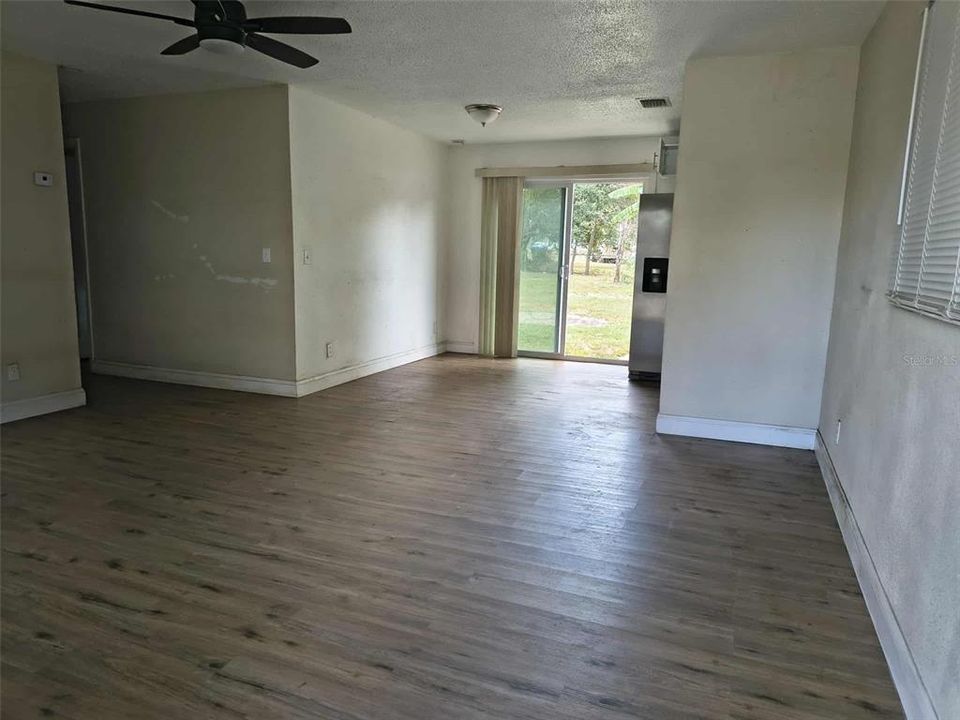 待售: $250,000 (4 贝兹, 2 浴室, 1165 平方英尺)