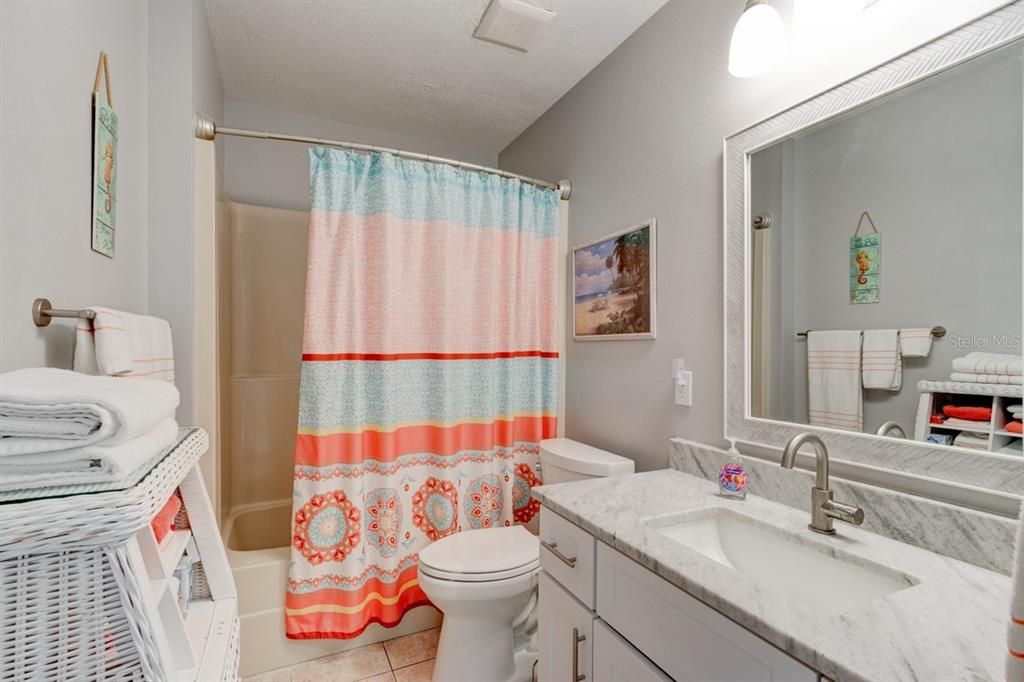 待售: $164,900 (1 贝兹, 1 浴室, 854 平方英尺)