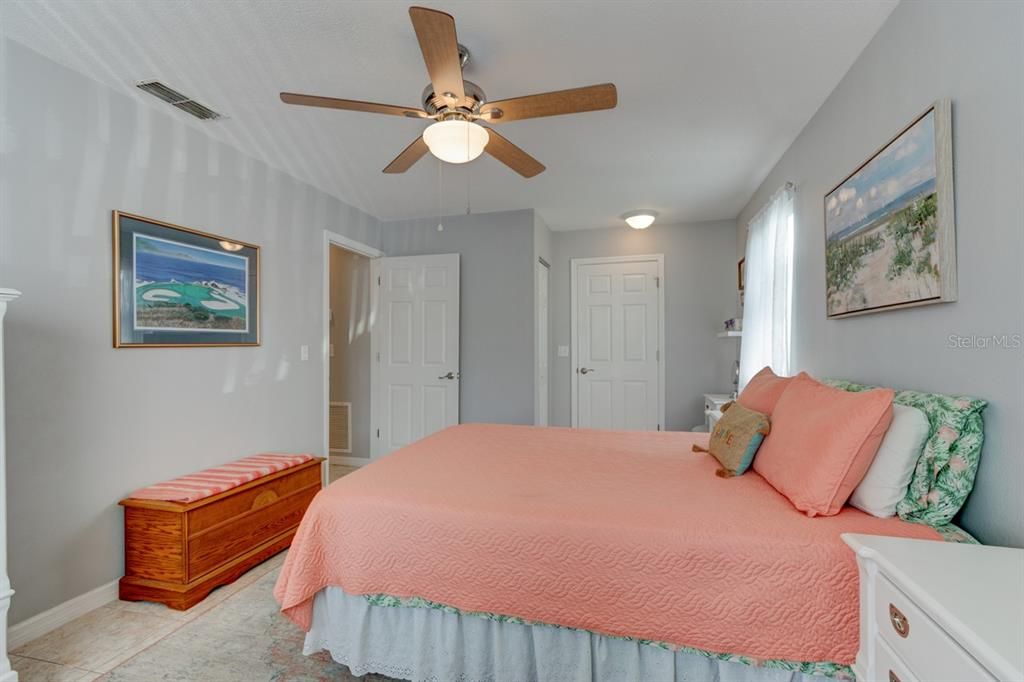 待售: $164,900 (1 贝兹, 1 浴室, 854 平方英尺)