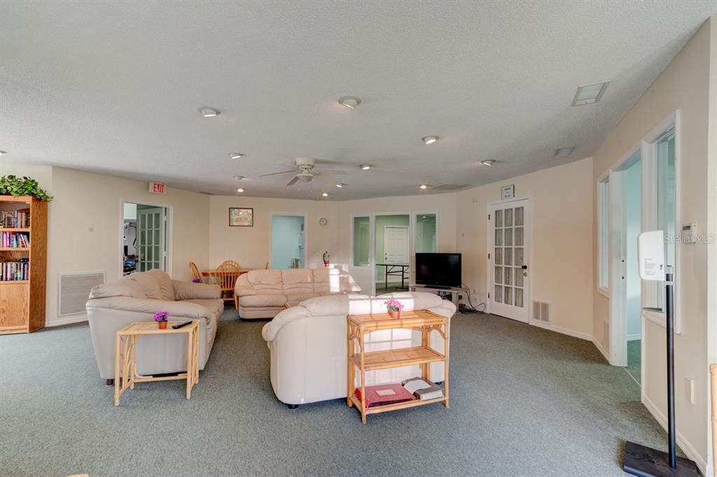 待售: $164,900 (1 贝兹, 1 浴室, 854 平方英尺)