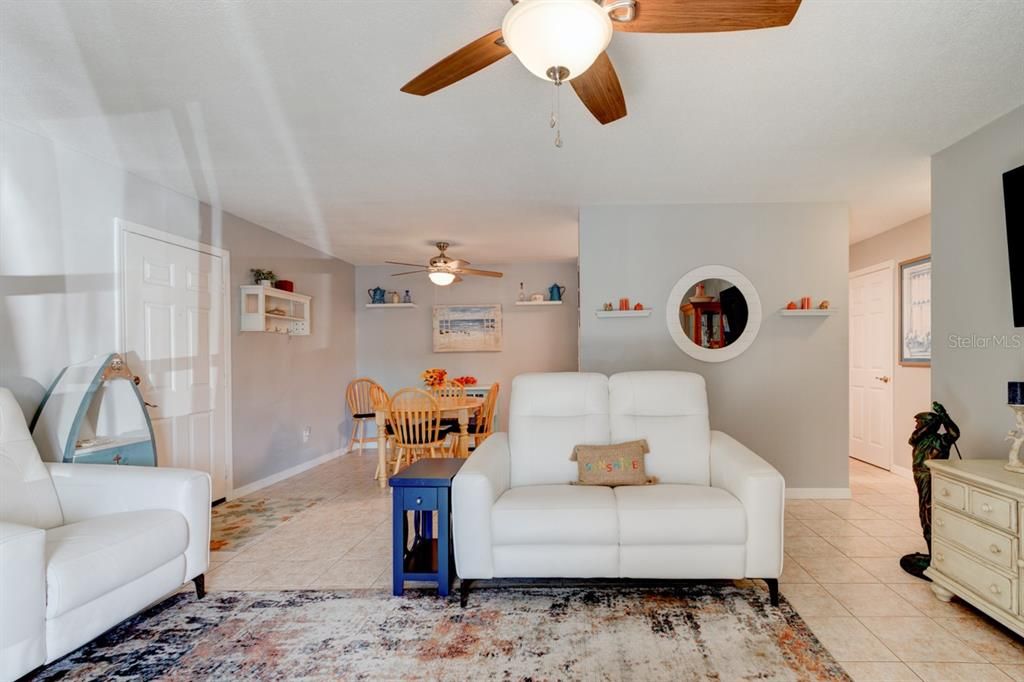 待售: $164,900 (1 贝兹, 1 浴室, 854 平方英尺)