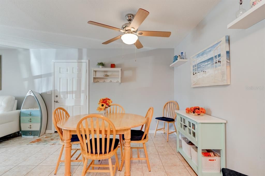 待售: $164,900 (1 贝兹, 1 浴室, 854 平方英尺)