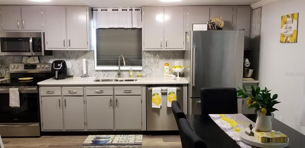 На продажу: $239,000 (2 спален, 1 ванн, 1080 Квадратных фут)