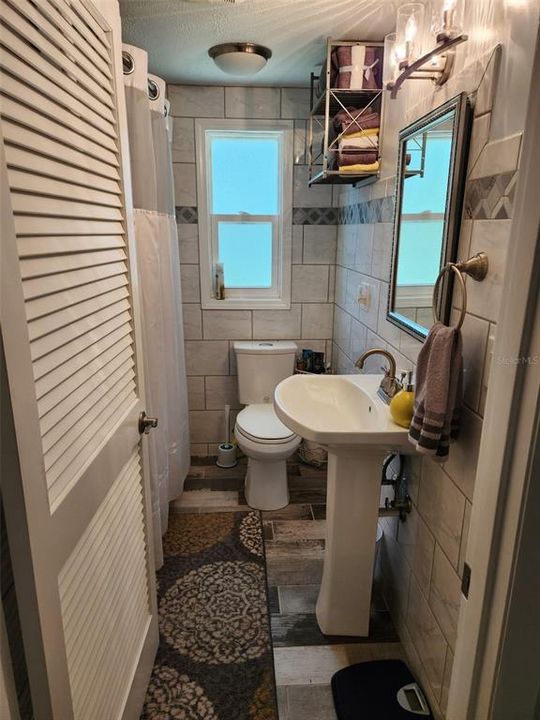 На продажу: $239,000 (2 спален, 1 ванн, 1080 Квадратных фут)