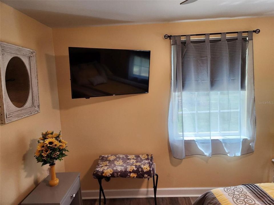 На продажу: $239,000 (2 спален, 1 ванн, 1080 Квадратных фут)