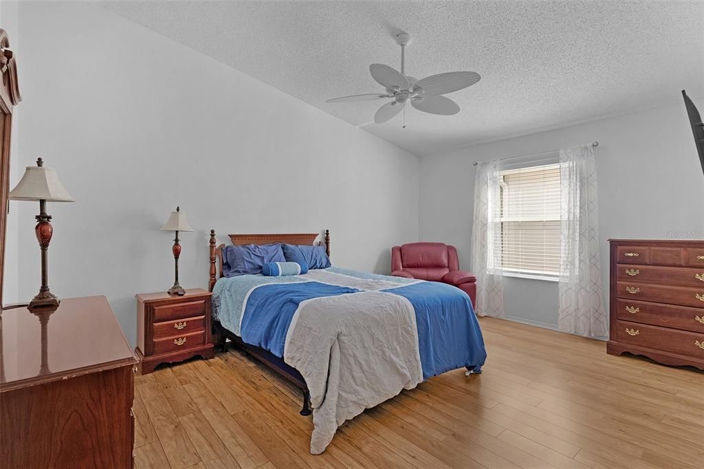 На продажу: $300,000 (2 спален, 2 ванн, 1156 Квадратных фут)