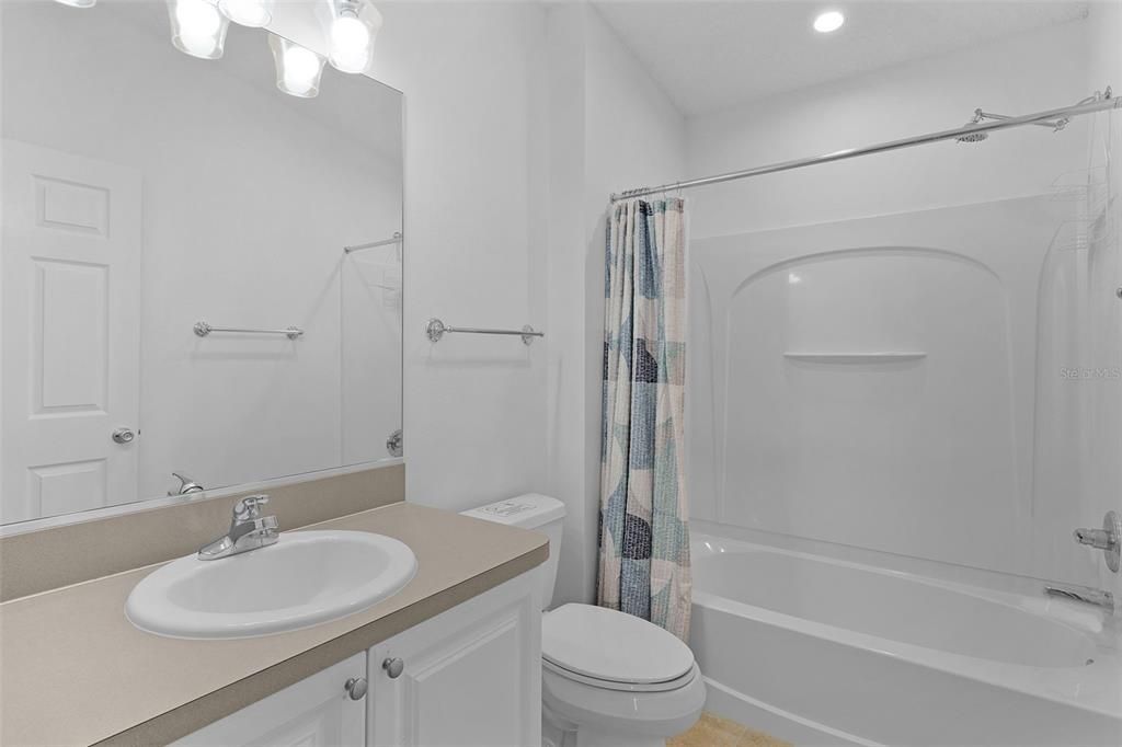 На продажу: $300,000 (2 спален, 2 ванн, 1156 Квадратных фут)