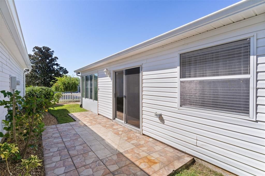 На продажу: $300,000 (2 спален, 2 ванн, 1156 Квадратных фут)