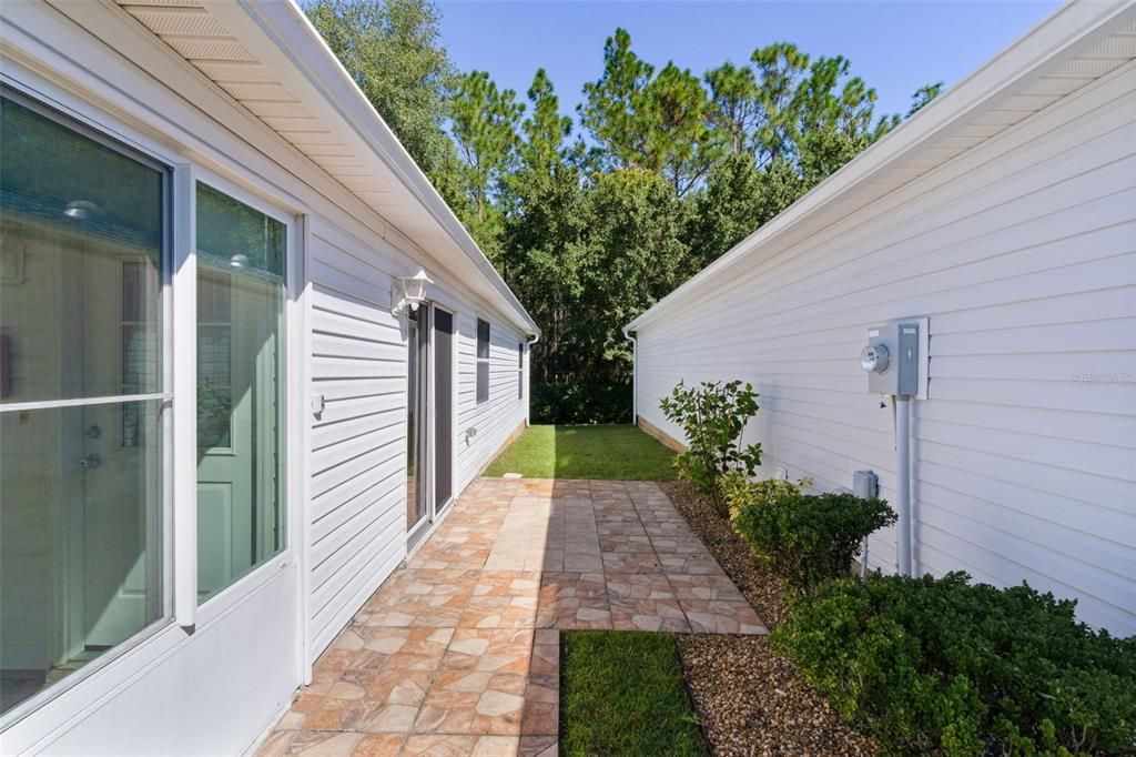 На продажу: $300,000 (2 спален, 2 ванн, 1156 Квадратных фут)