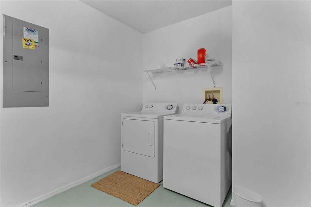 На продажу: $300,000 (2 спален, 2 ванн, 1156 Квадратных фут)