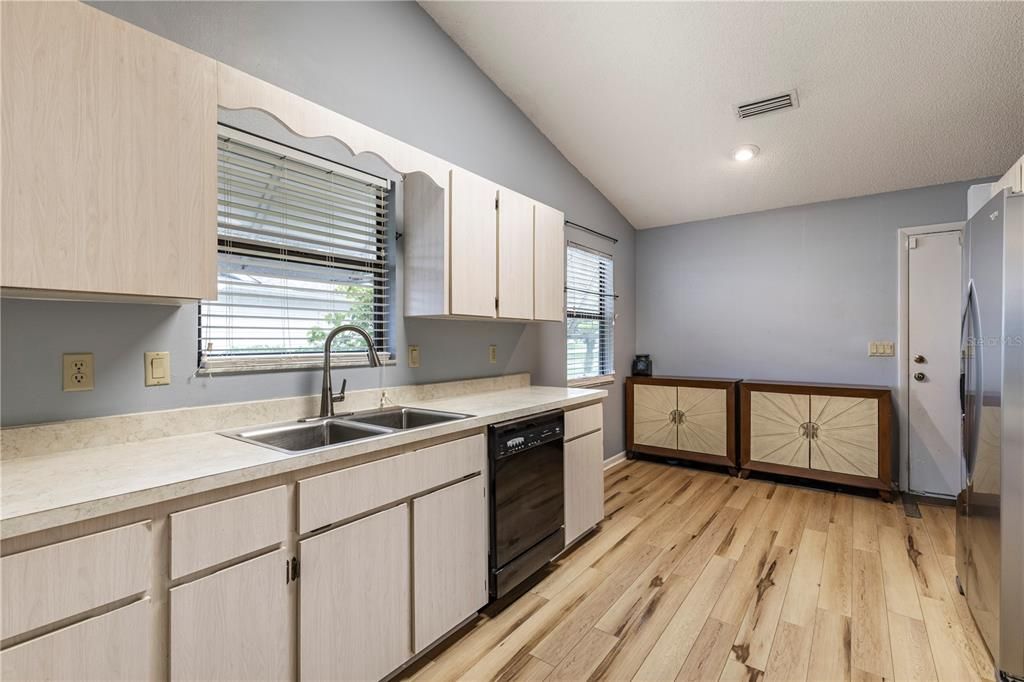 For Sale: $259,000 (2 beds, 2 baths, 1436 Square Feet)