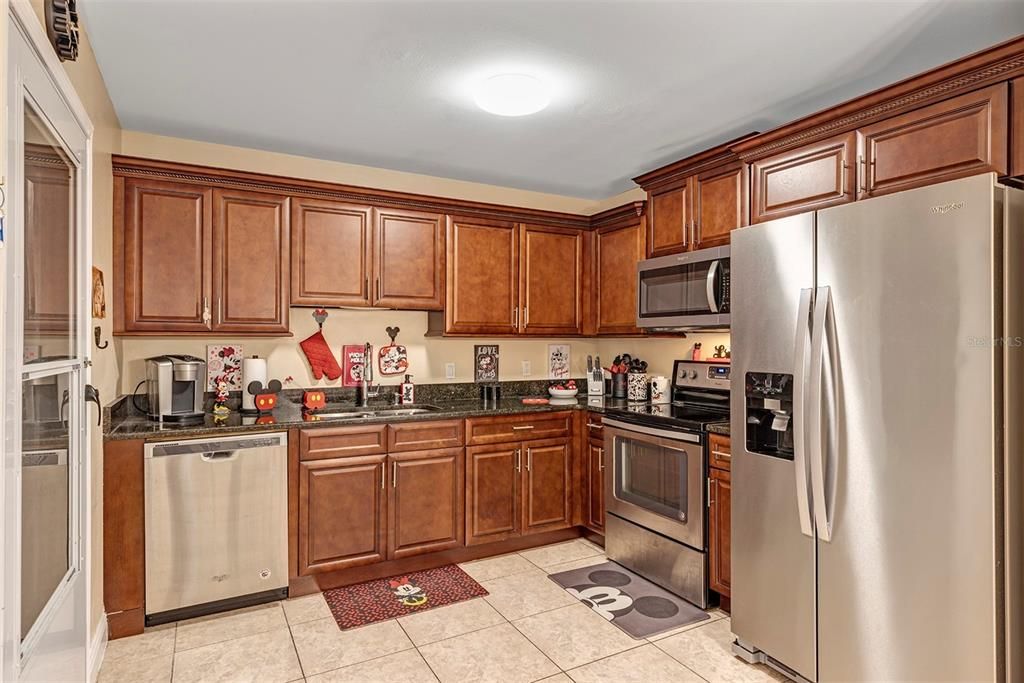 合同活跃: $285,000 (3 贝兹, 2 浴室, 1284 平方英尺)