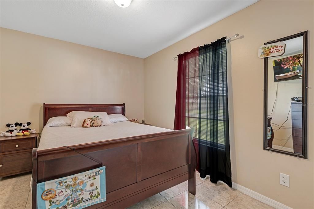 合同活跃: $285,000 (3 贝兹, 2 浴室, 1284 平方英尺)