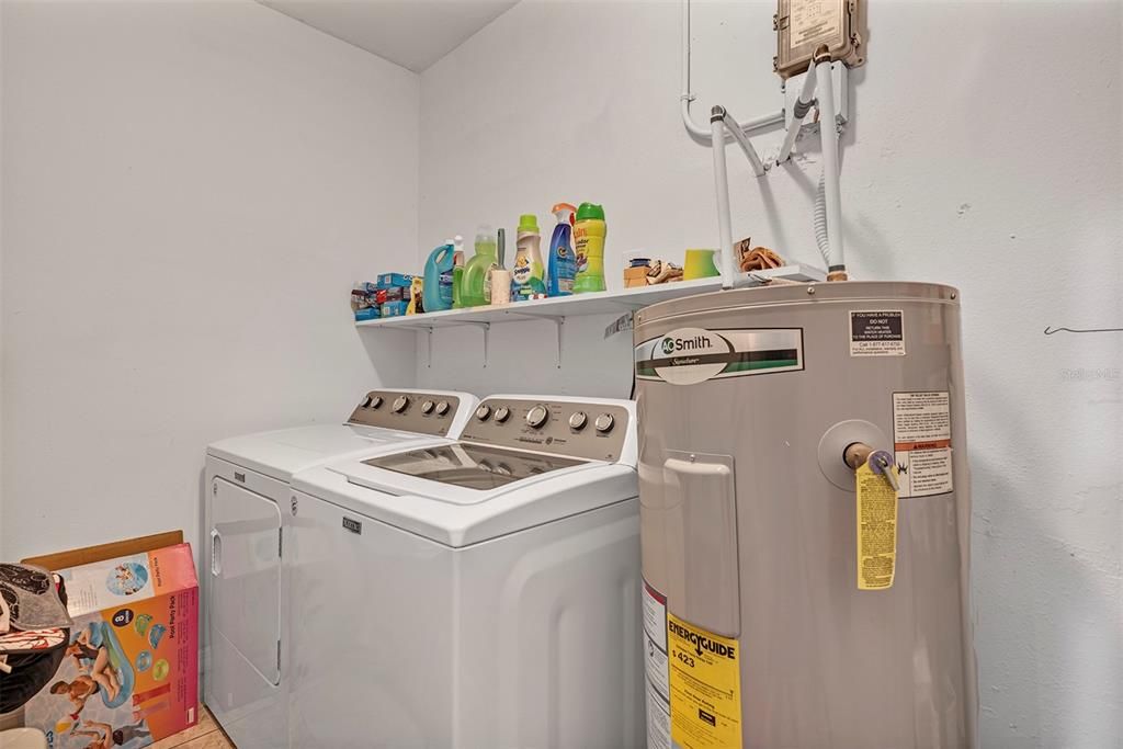 合同活跃: $285,000 (3 贝兹, 2 浴室, 1284 平方英尺)