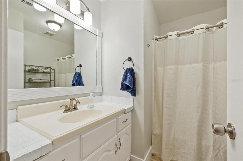 For Sale: $309,000 (5 beds, 2 baths, 1798 Square Feet)