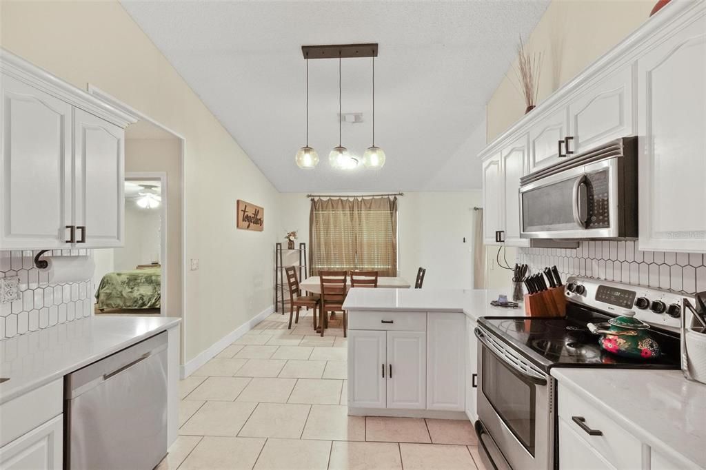 For Sale: $309,000 (5 beds, 2 baths, 1798 Square Feet)