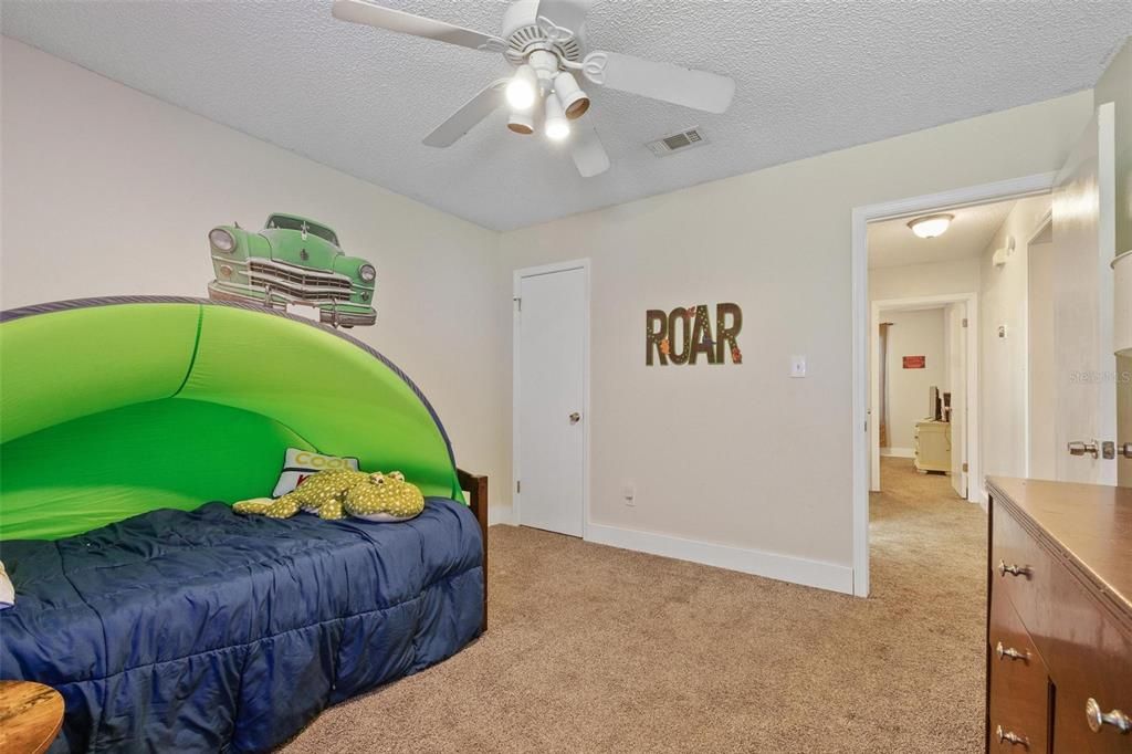 For Sale: $309,000 (5 beds, 2 baths, 1798 Square Feet)