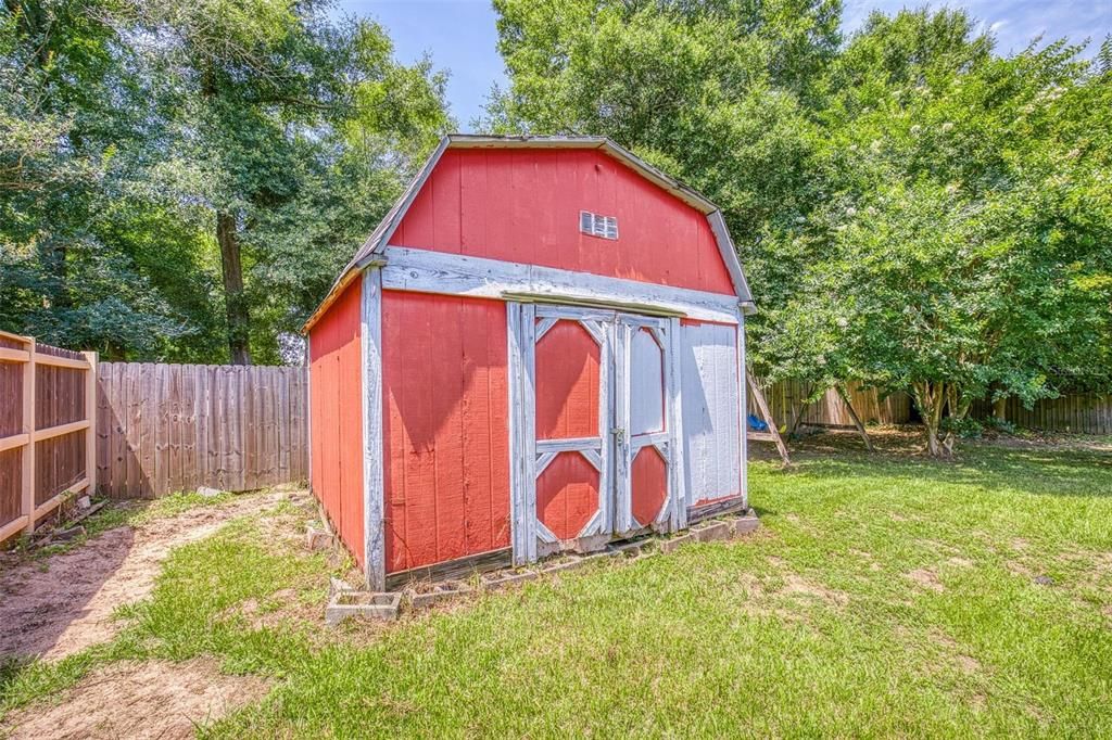 For Sale: $309,000 (5 beds, 2 baths, 1798 Square Feet)