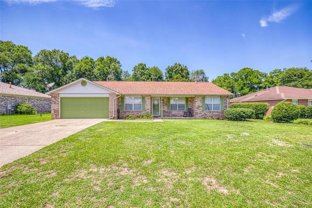 For Sale: $309,000 (5 beds, 2 baths, 1798 Square Feet)