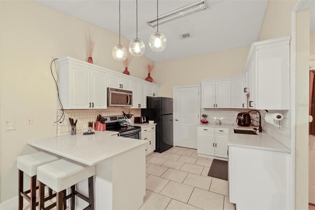 For Sale: $309,000 (5 beds, 2 baths, 1798 Square Feet)