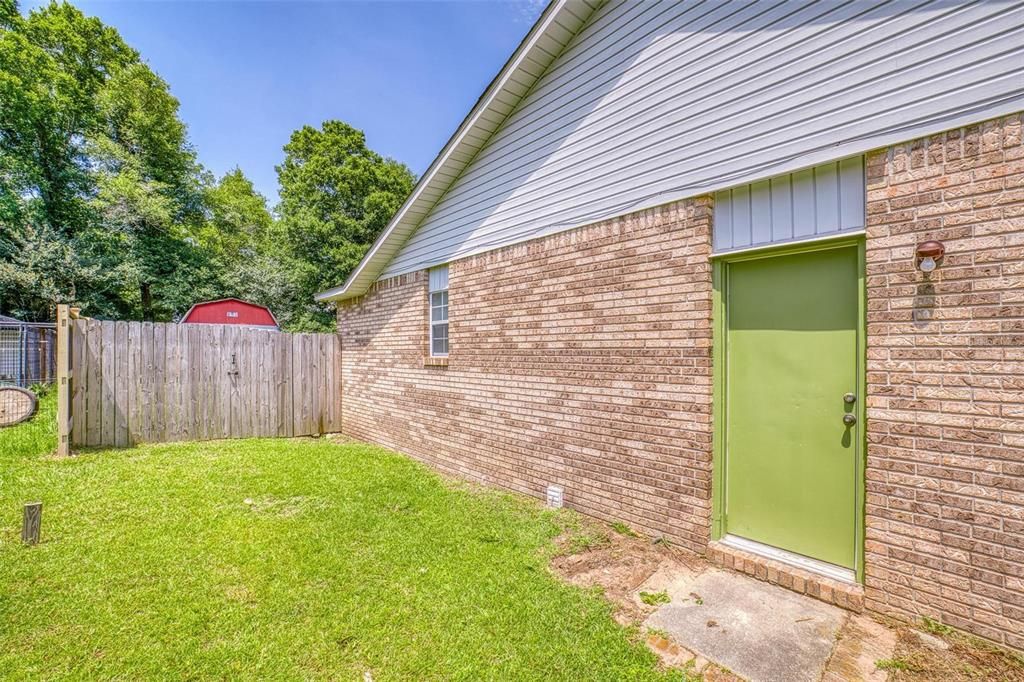 For Sale: $309,000 (5 beds, 2 baths, 1798 Square Feet)