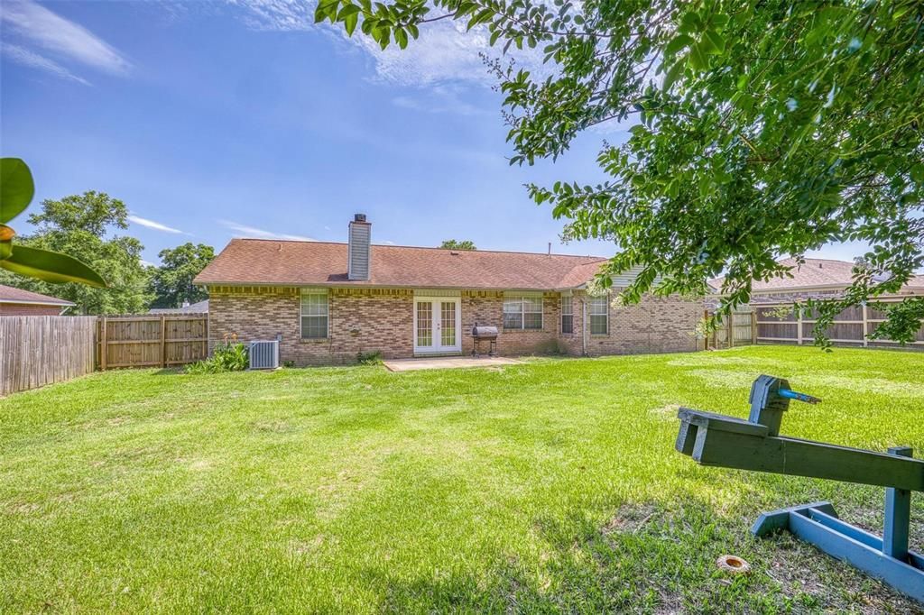 For Sale: $309,000 (5 beds, 2 baths, 1798 Square Feet)