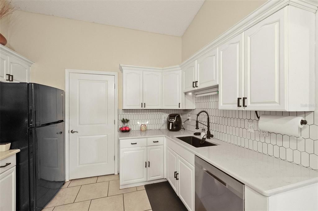 For Sale: $309,000 (5 beds, 2 baths, 1798 Square Feet)