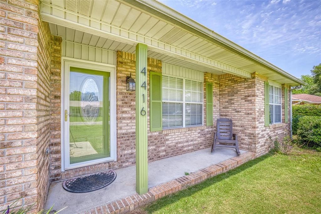 For Sale: $309,000 (5 beds, 2 baths, 1798 Square Feet)