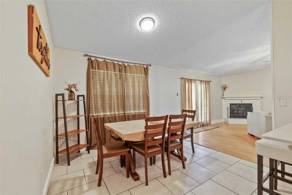 For Sale: $309,000 (5 beds, 2 baths, 1798 Square Feet)