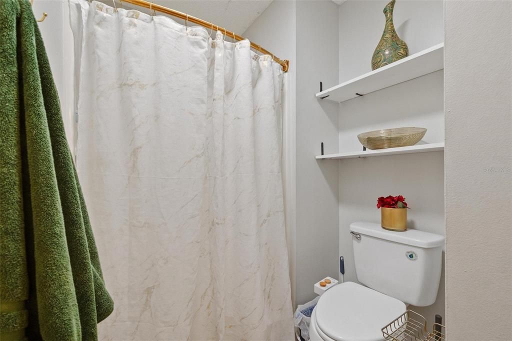 For Sale: $309,000 (5 beds, 2 baths, 1798 Square Feet)