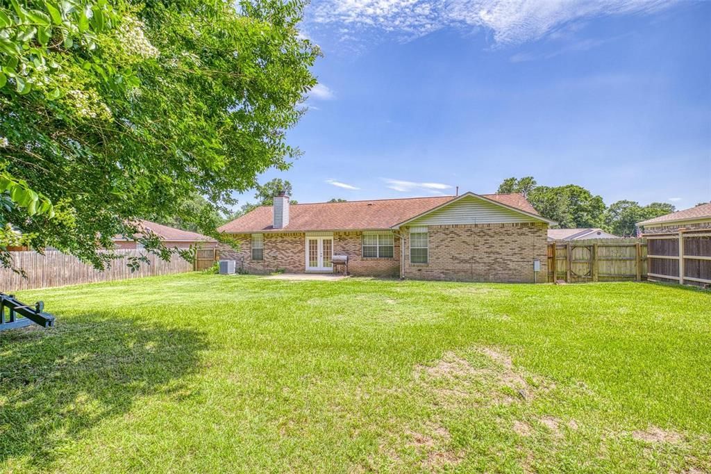 For Sale: $309,000 (5 beds, 2 baths, 1798 Square Feet)