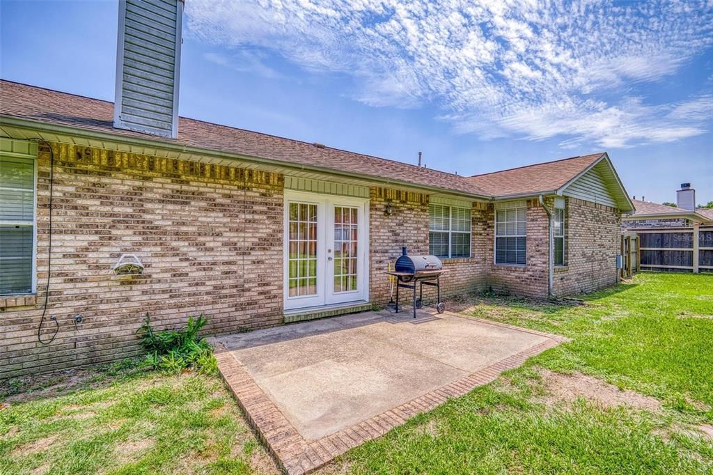 For Sale: $309,000 (5 beds, 2 baths, 1798 Square Feet)