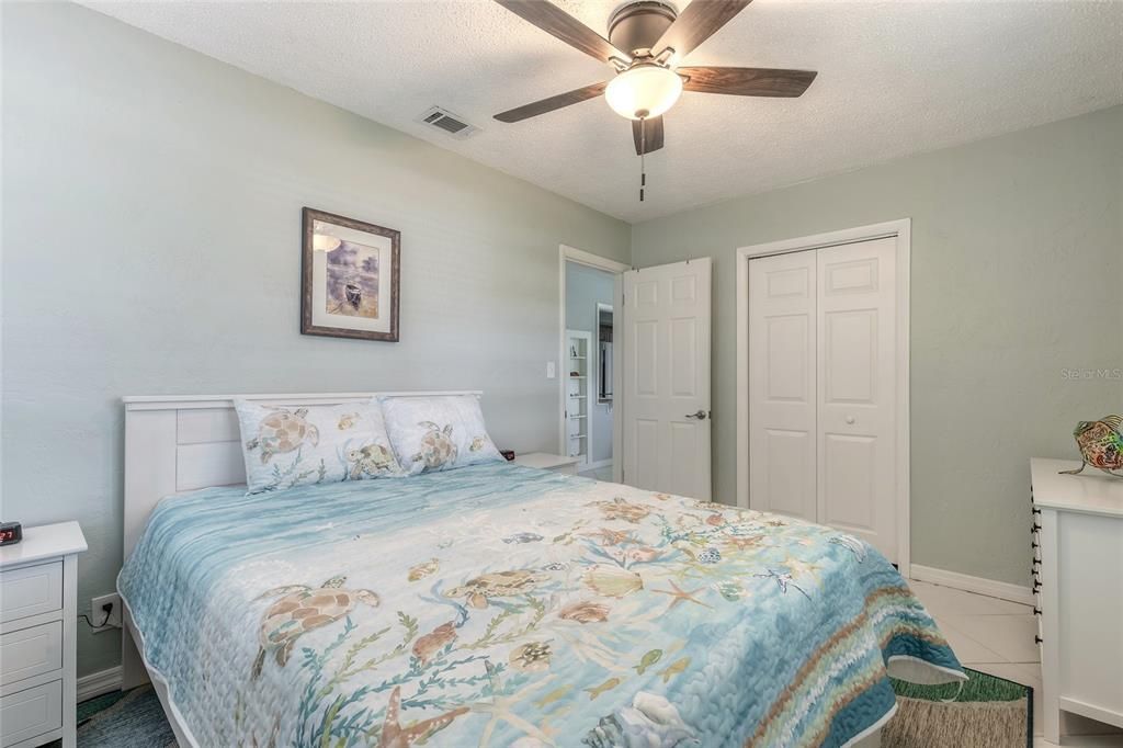 待售: $487,500 (2 贝兹, 1 浴室, 908 平方英尺)