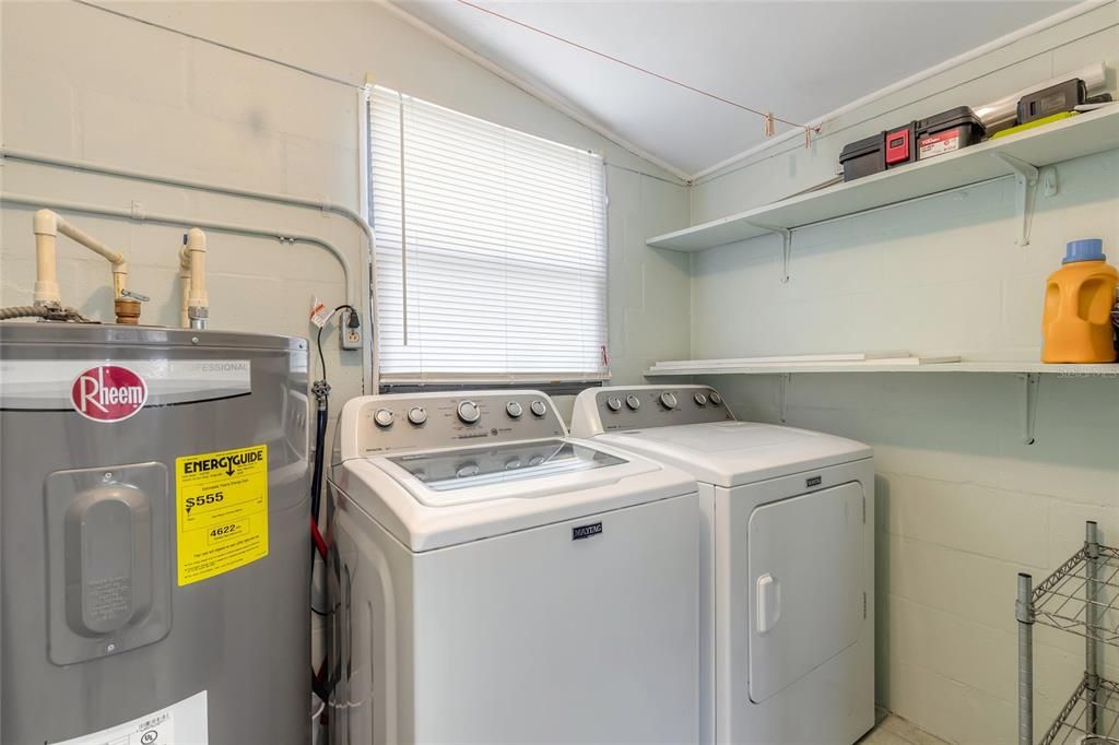 待售: $487,500 (2 贝兹, 1 浴室, 908 平方英尺)