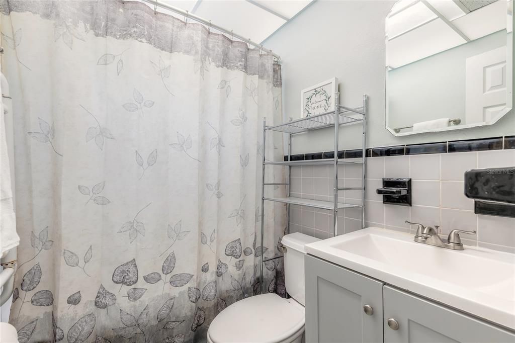 待售: $487,500 (2 贝兹, 1 浴室, 908 平方英尺)