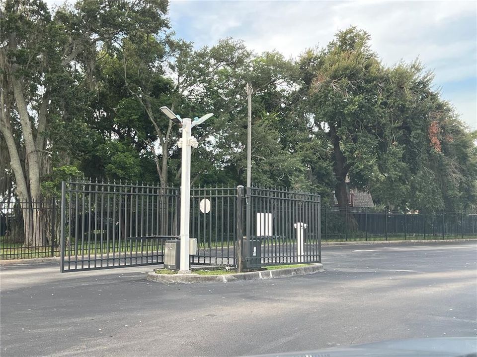 For Rent: $2,200 (4 beds, 2 baths, 1548 Square Feet)