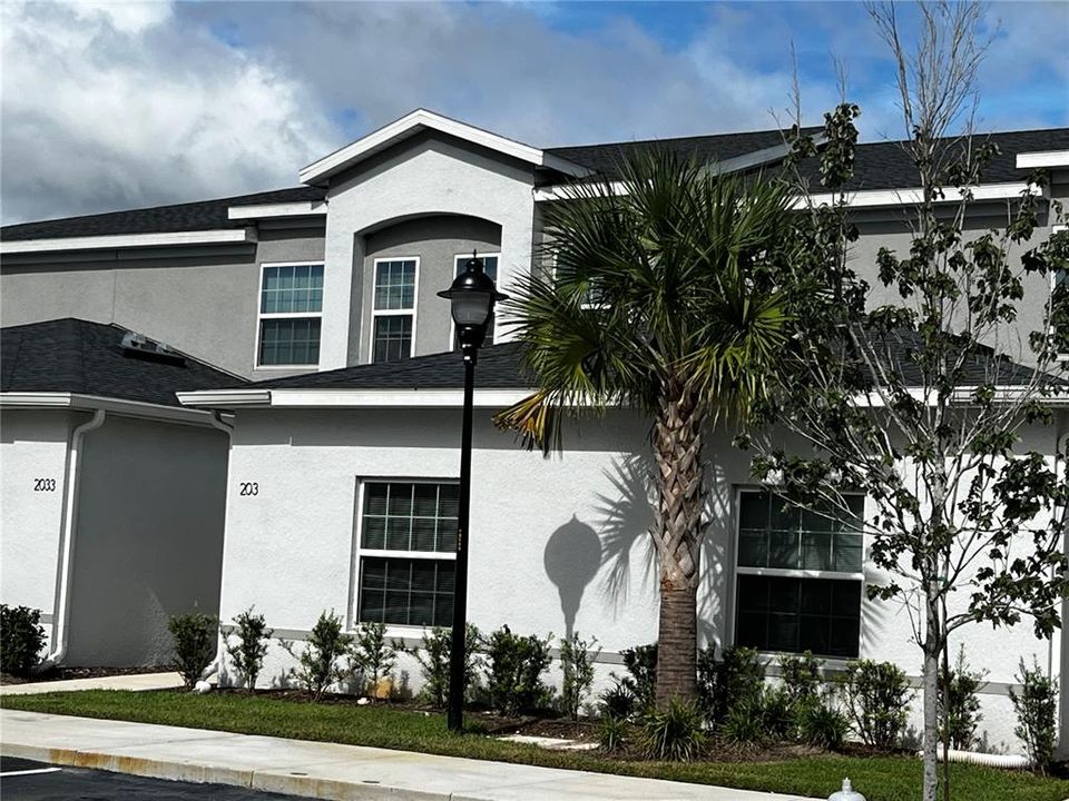 For Rent: $2,200 (4 beds, 2 baths, 1548 Square Feet)