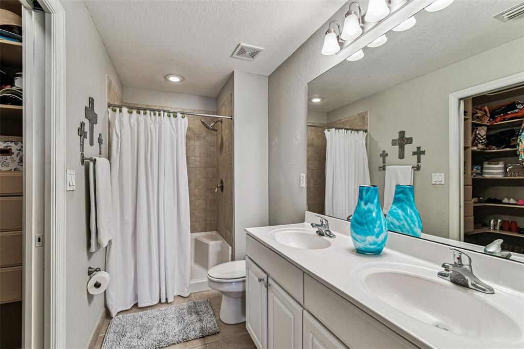 For Sale: $579,900 (3 beds, 3 baths, 1907 Square Feet)