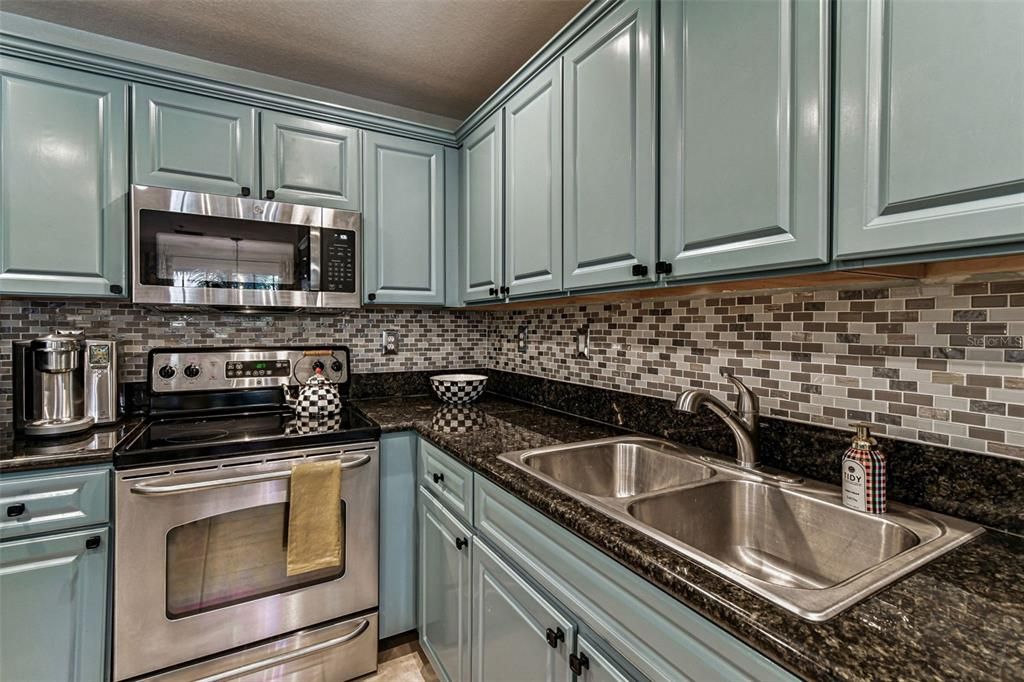 For Sale: $579,900 (3 beds, 3 baths, 1907 Square Feet)