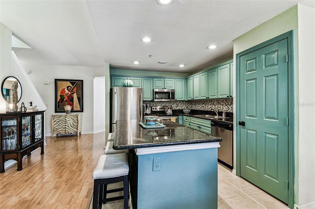 For Sale: $579,900 (3 beds, 3 baths, 1907 Square Feet)