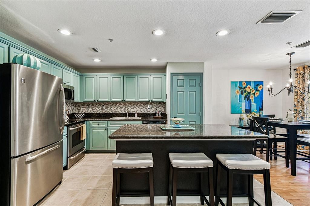 For Sale: $579,900 (3 beds, 3 baths, 1907 Square Feet)