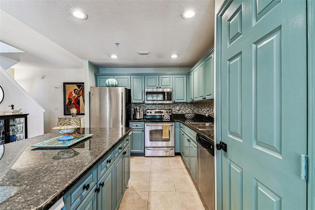 For Sale: $579,900 (3 beds, 3 baths, 1907 Square Feet)