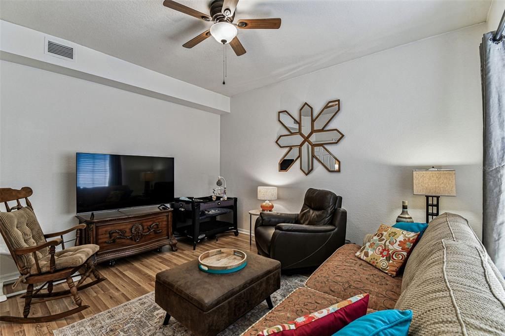 For Sale: $579,900 (3 beds, 3 baths, 1907 Square Feet)