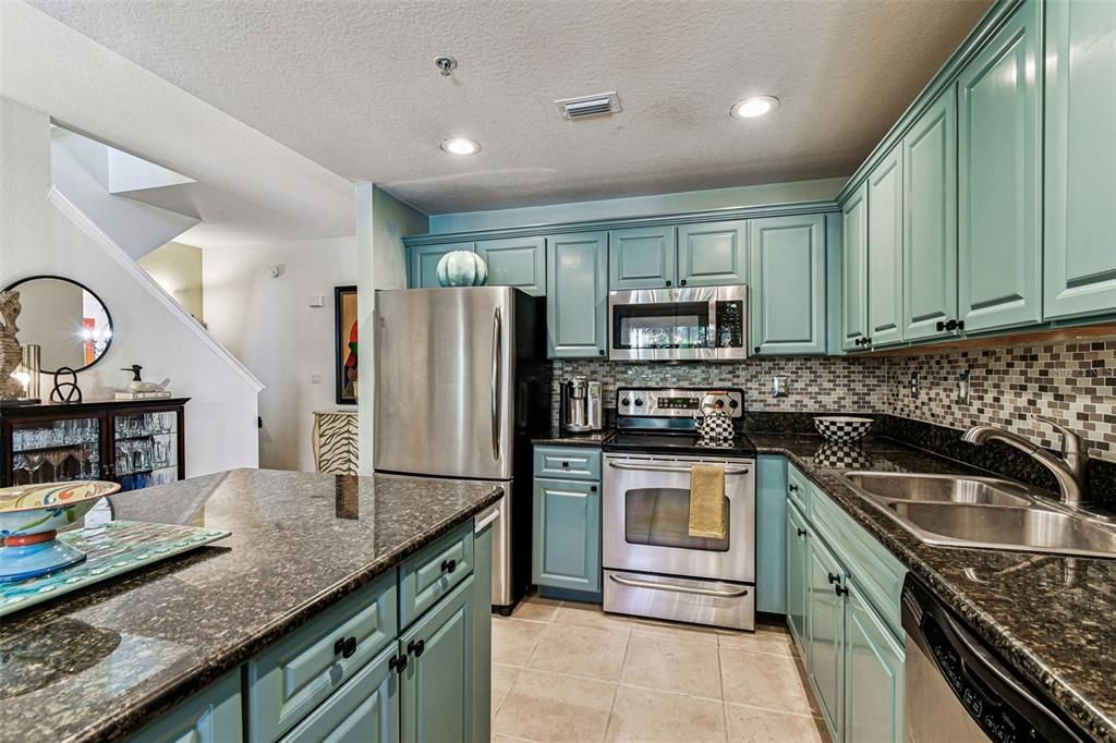 For Sale: $579,900 (3 beds, 3 baths, 1907 Square Feet)