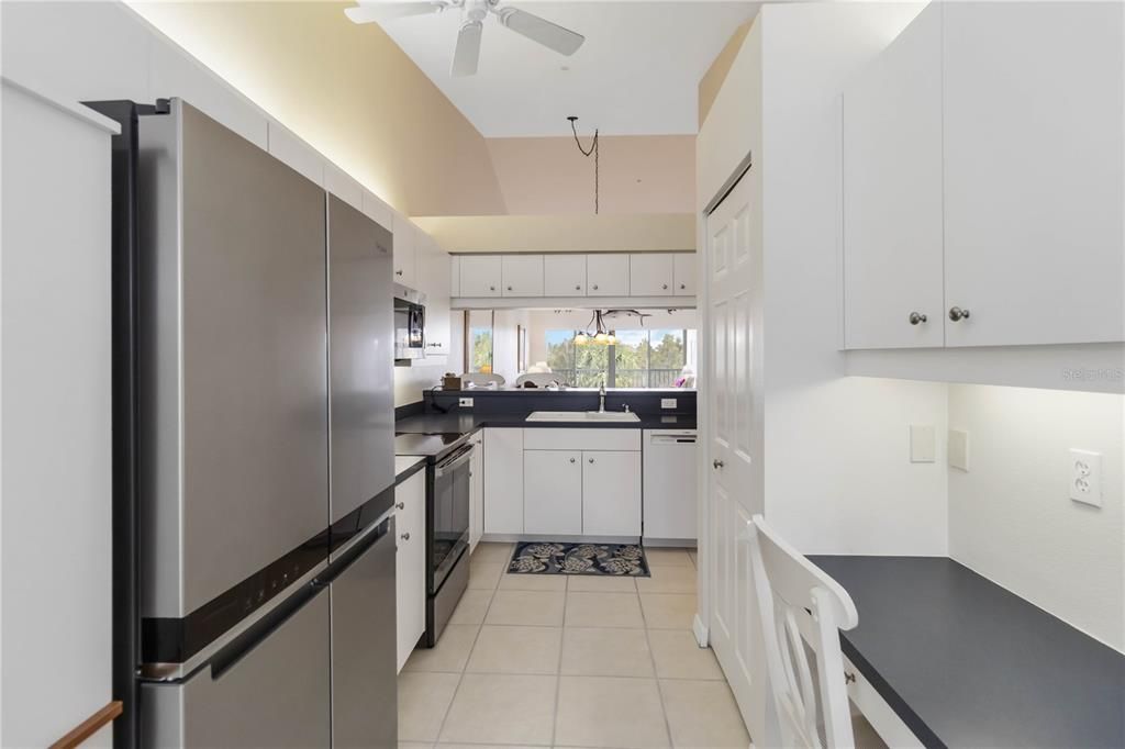 На продажу: $282,500 (2 спален, 2 ванн, 1466 Квадратных фут)