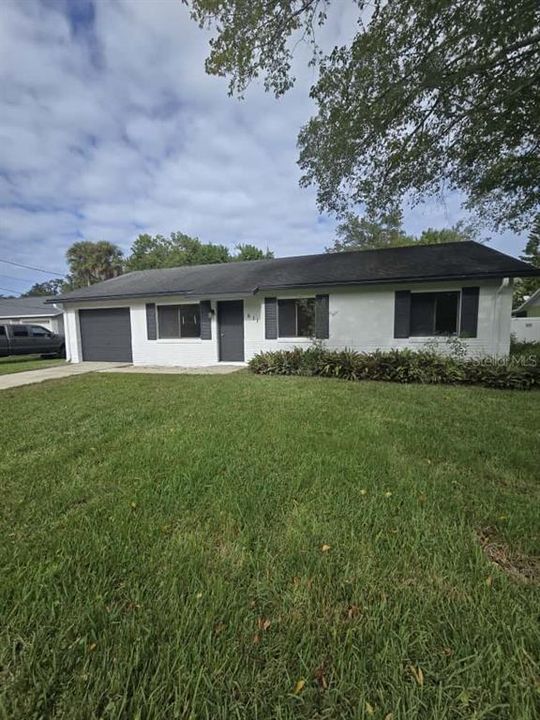 Recently Rented: $1,900 (3 beds, 2 baths, 1102 Square Feet)