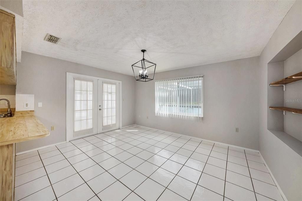 Под контрактом: $275,000 (3 спален, 2 ванн, 1563 Квадратных фут)