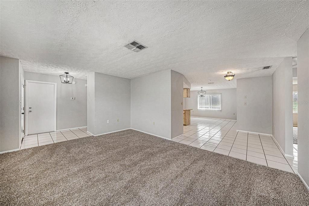 Под контрактом: $275,000 (3 спален, 2 ванн, 1563 Квадратных фут)