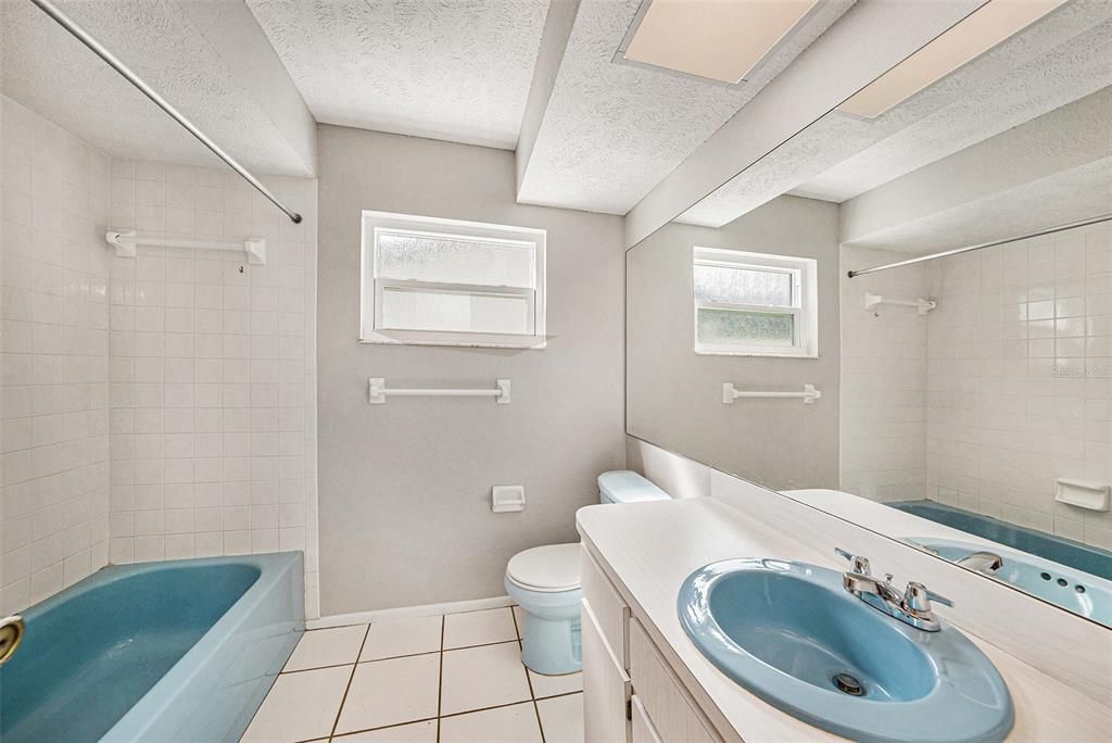 Под контрактом: $275,000 (3 спален, 2 ванн, 1563 Квадратных фут)