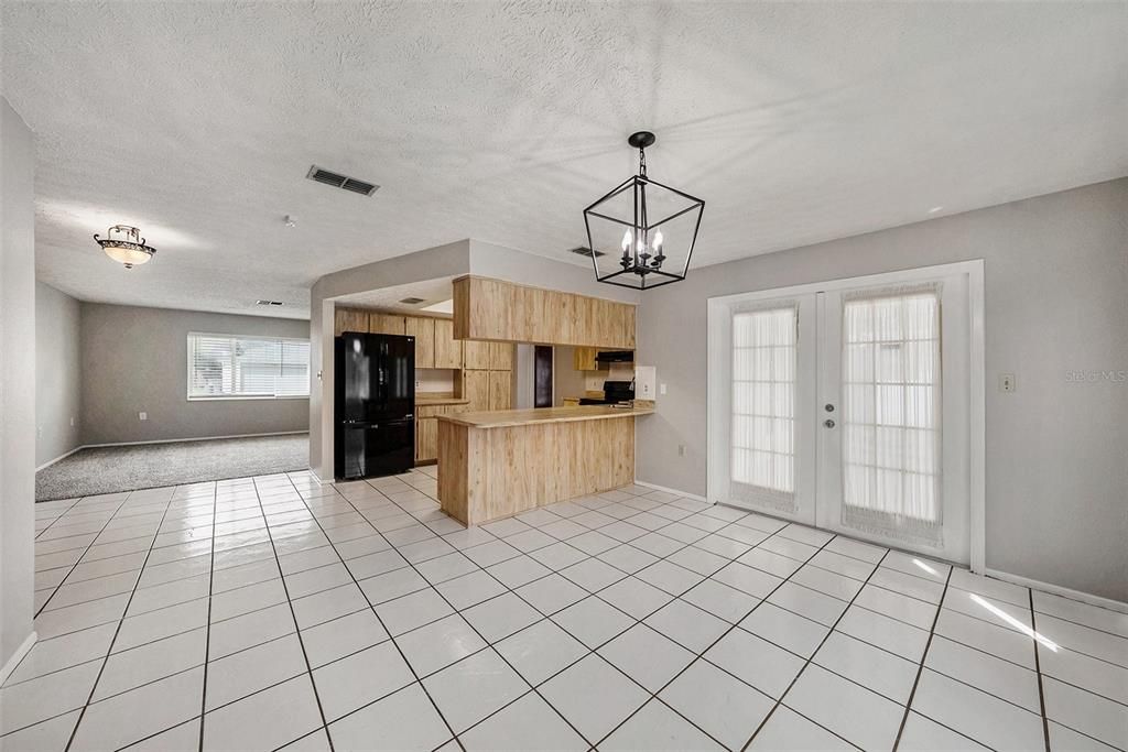 Под контрактом: $275,000 (3 спален, 2 ванн, 1563 Квадратных фут)